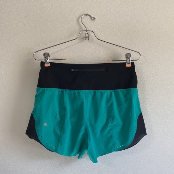 Lululemon Smooth Stride Shorts Viridian Green Black Size 4 Scallop Trim - Picture 5 of 7